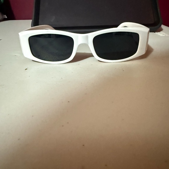 White Palm angels Sunglasses Send offers - Picture 2 of 3